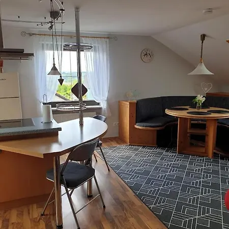 Moderne Dg-wohnung In Apartment Mainleus