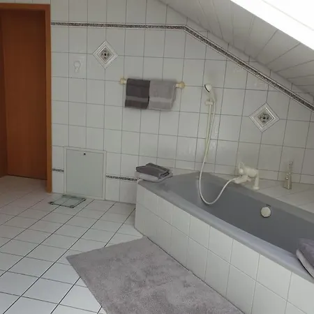 Moderne Dg-wohnung In Mainleus